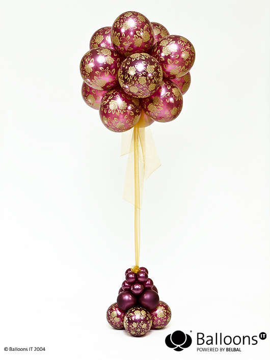 Декоративное свадебное дерево из воздушных шаров.