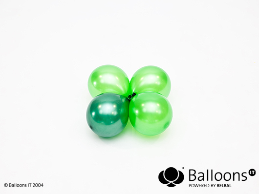  Фигура из зелёных воздушных шариков. Воздушные шары зелёного цвета 