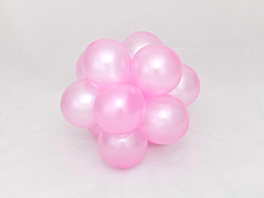  Фигура из 12 воздушных шаров розового цвета 