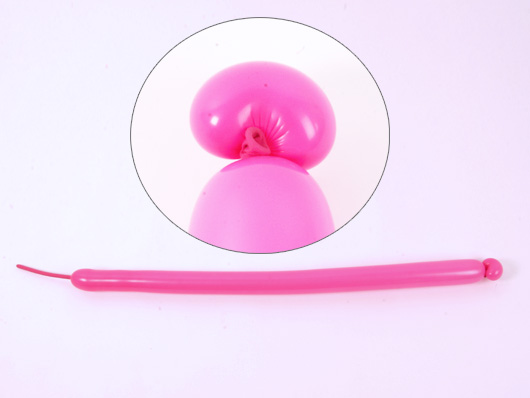  Надуваем шар для моделирования (ШДМ) розового цвета и делаем "пинч-твист" на его конце.